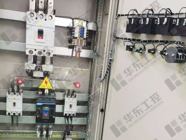 電容補(bǔ)償柜細(xì)節(jié)